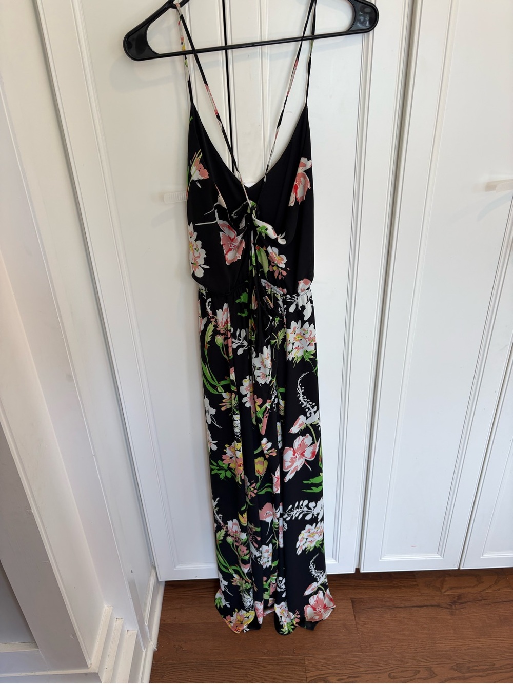Stella Luce Black Floral Maxi Dress with V-Neck - Picture 2 of 4